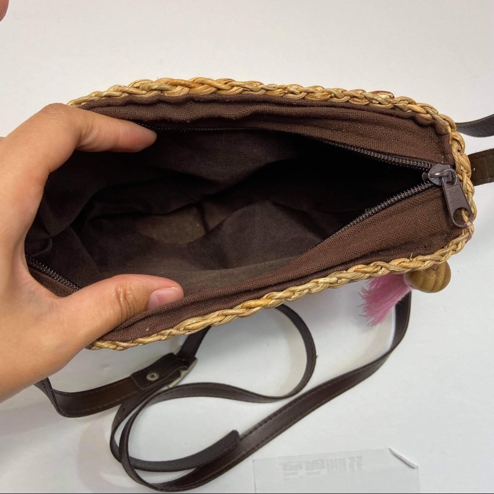 SOLD! Water Hyacinth Straw Women’s Bag - Picture 4 of 8